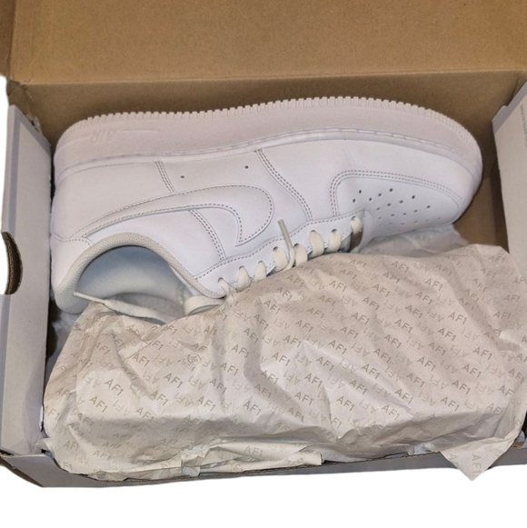 Men's Nike Air Force 1 Lace up Sneakers - Picture 9 of 14